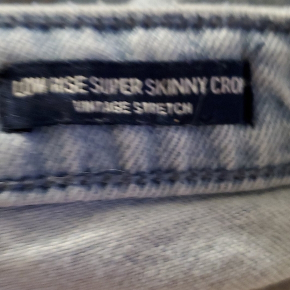 Hollister size   00R distressed  light wash jeans - Picture 3 of 10